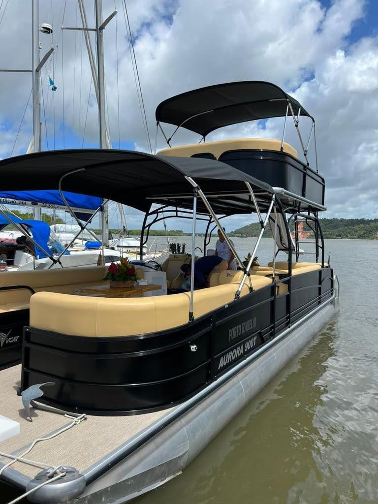 Passeio de catamarã VCAT Black em Barra de São Miguel