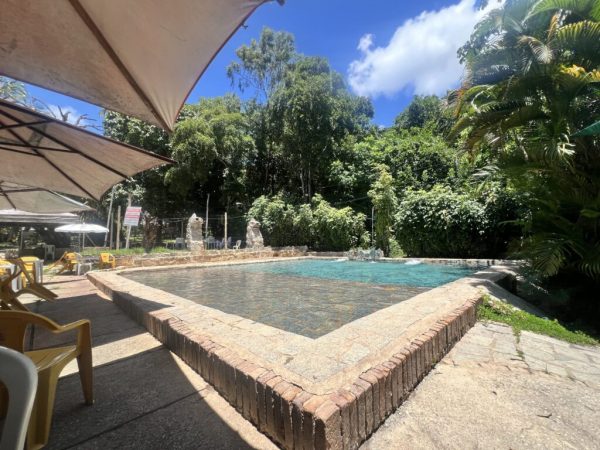 piscina de agua mineral bica da pedra