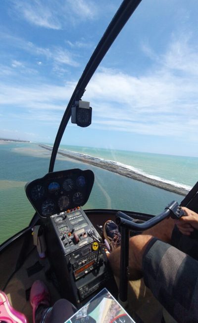 Passeio de helicóptero na Barra de São Miguel
